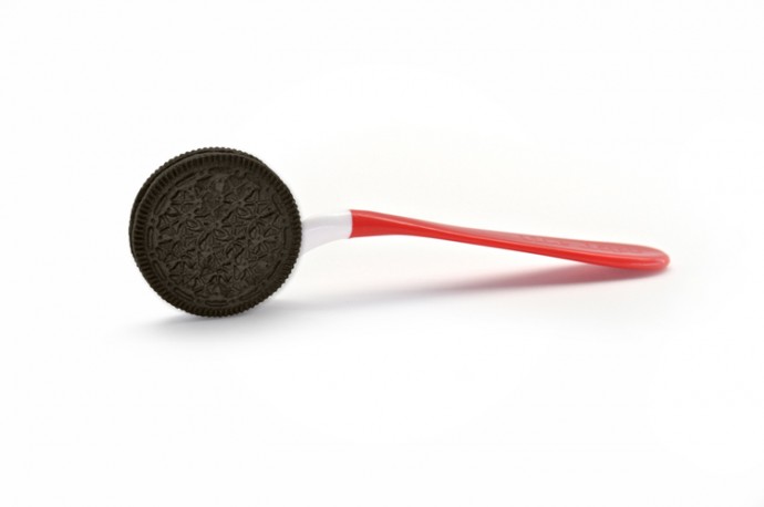 The Dipr - A Spoon for Your Oreos