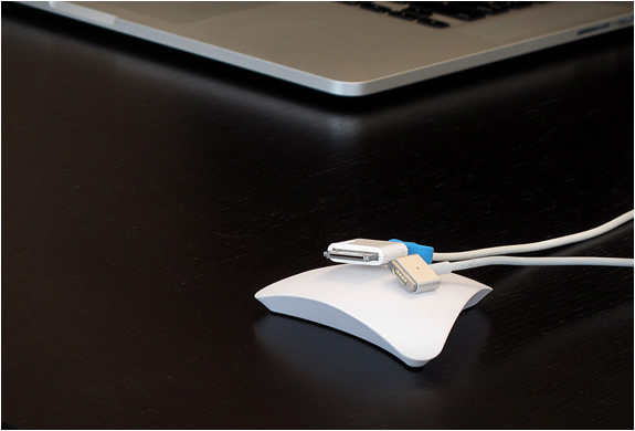 MOS - Magnetic Cable Organizer