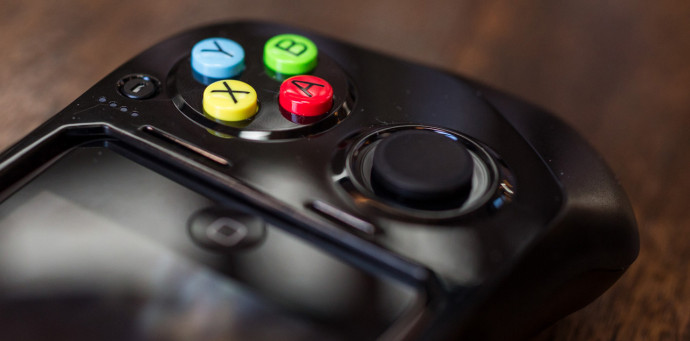 First iOS 7 Game Controller MOGA Ace Power Close-Up